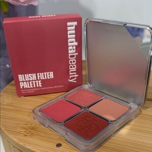 HUDA BEAUTY Blush Filter Palette - Rose Berry